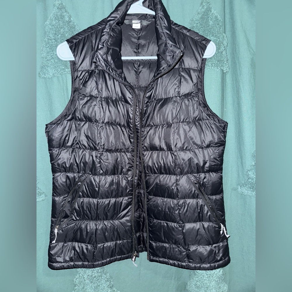REI black puffer vest